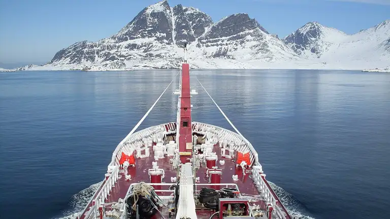 Skib ved arktis